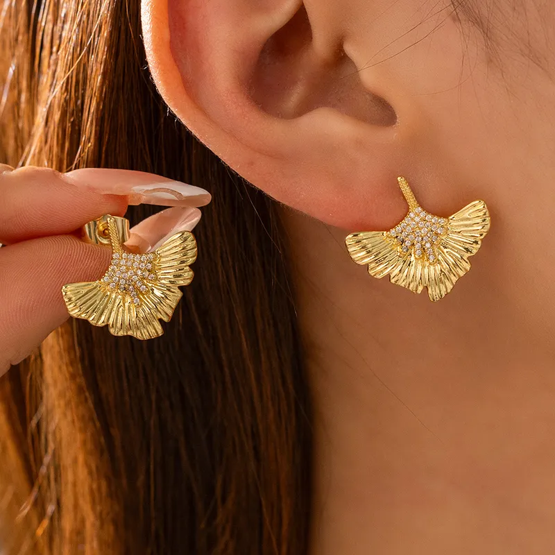 Pearl Stud Earrings - 2026 European American New Retro Exaggerated